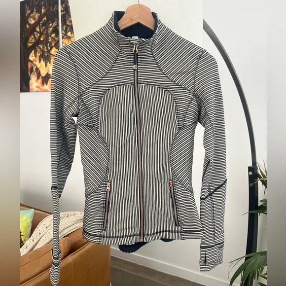 Lululemon Forme Jacket II *Textured - Picture 2 of 4